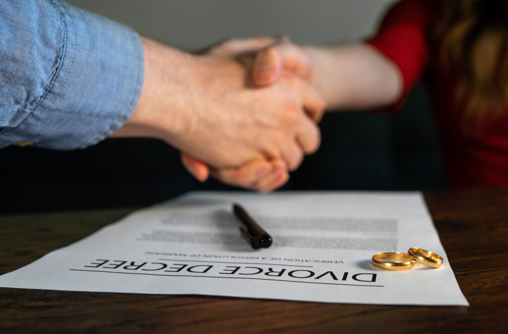 The Pros and Cons of Uncontested and Contested Divorce in Texas