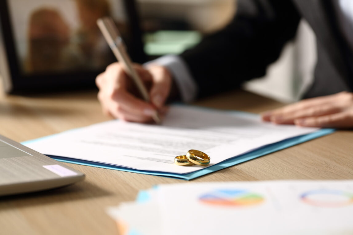 Serving Divorce Papers in Iowa: Understanding Substituted Service