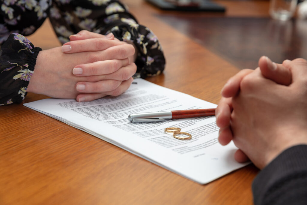 serving divorce papers in Iowa
